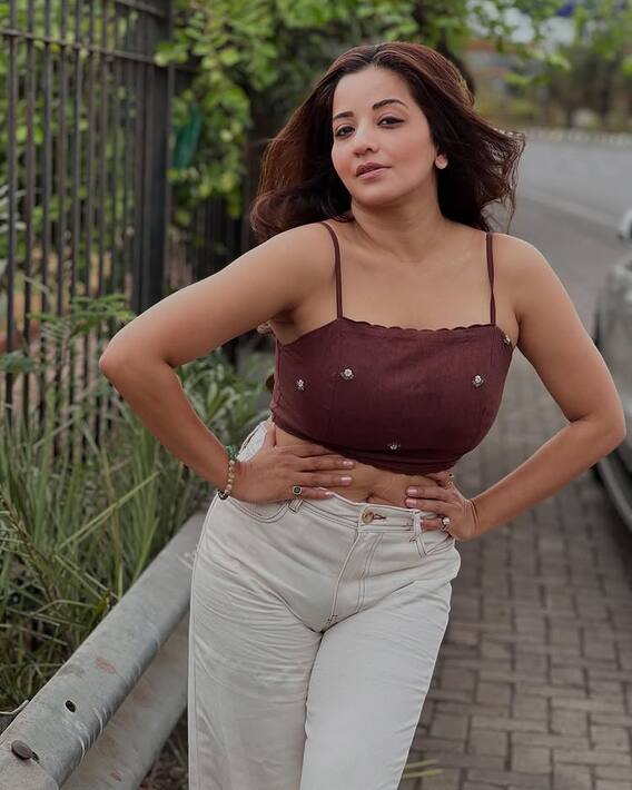 Monalisa Stuns In Maroon Crop Top & White Denims, See Pics