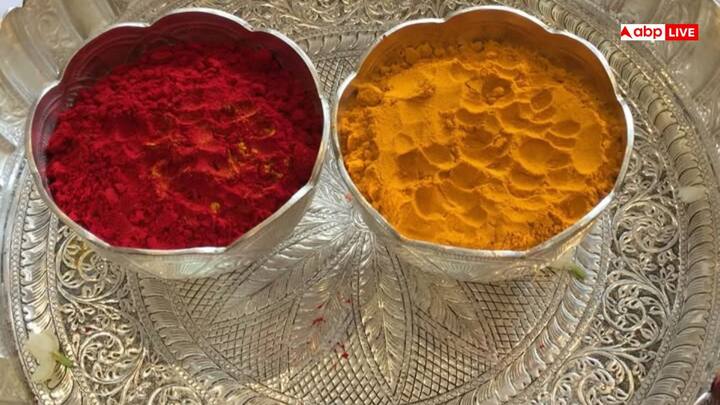 सिंदूरदान के समय एक विशेष मंत्र का उच्चारण किया जाता है. यह मंत्र है: