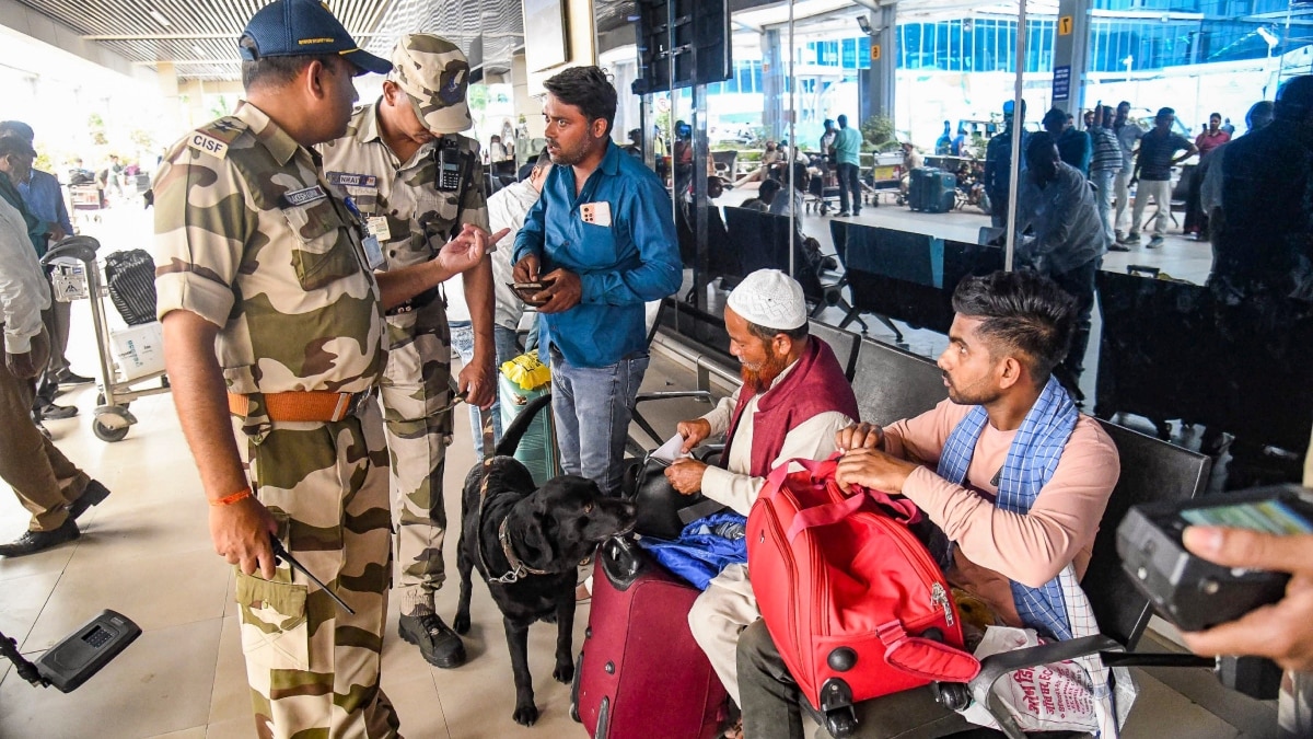 ‘ऑपरेशन सिंदूर’ के बाद हाई अलर्ट पर बिहार, पटना एयरपोर्ट की बढ़ाई गई सुरक्षा, चार विमान रद्द