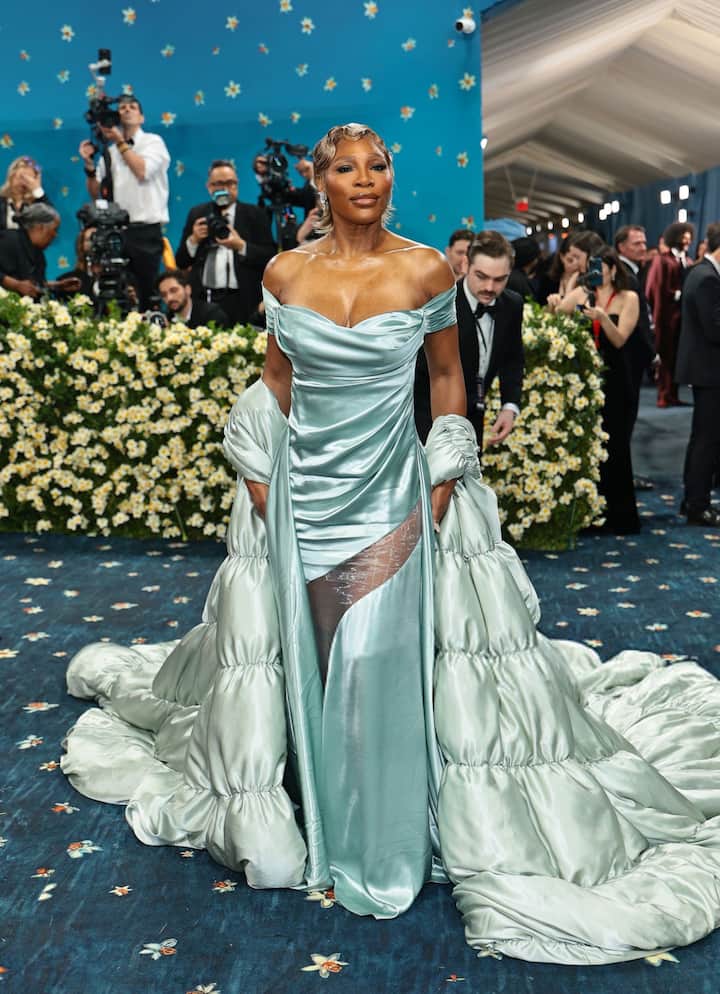 Not just actors but sports superstars wreaked havoc at met gala 2025 with their looks serena williams lewis hamiton noah lyles 19 मेट गाला 2025 की शुरुआत 5 मई से हुई है. इस इवेंट में दुनियाभर के सेलेब्रिटीज नजर आए. साथ ही कई स्पोर्ट्स सुपरस्टार्स ने भी इस इवेंट में शिरकत की है. टेनिस की लिजेंडरी खिलाड़ी सेरेना विलियम्स ने अपने लुक्स से महफिल लूटी.