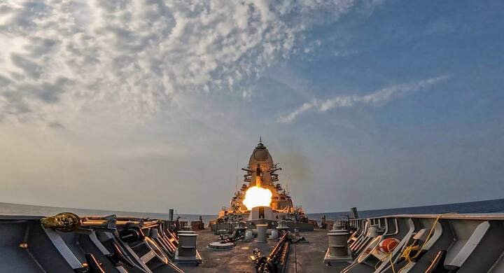 हमले के बाद पाकिस्तान के मिसाइल सिस्टम की चर्चा भी तेज हो गई है. ऐसे में चलिए जानते हैं पाकिस्तान के शाहीन, बाबर और गौरी में से कौन सी मिसाइल सबसे खतरनाक है.