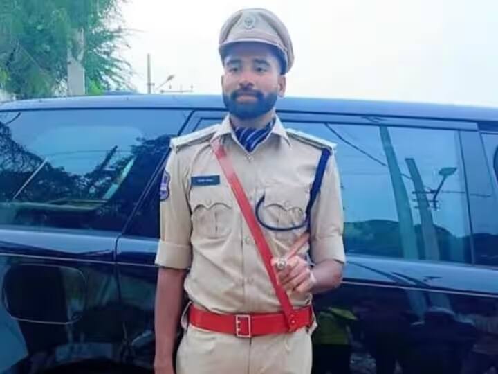 ભારતીય ફાસ્ટ બોલર મોહમ્મદ સિરાજને તાજેતરમાં તેલંગાણા સરકારે ડેપ્યુટી સુપરિન્ટેન્ડેન્ટ ઓફ પોલીસ (DSP)નું પદ સોંપ્યું હતું.