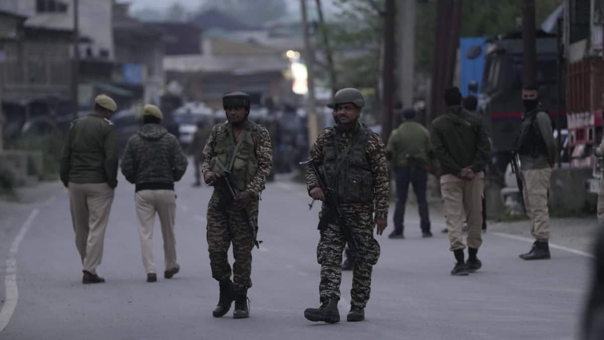 ऑपरेशन सिंदूर: भारत की एयरस्ट्राइक के बाद सहमा पाकिस्तान, आसमान में भी छाया सन्नाटा