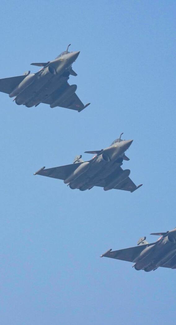 राफेल के सामने कितना ताकतवर है पाकिस्तान का F-16 फाइटर जेट?