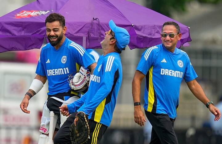 'আমরা বন্ধু ছিলাম , আছি এবং থাকব। মাঠের মধ্যে ঝামেলা তো হতেই পারে, দুই পক্ষের খেলোয়াড়দেরই তাদের দলের হয়ে লড়াই করার পূর্ণ অধিকা আছে। তবে মাঠের বাইরে কার সঙ্গে কার, কী সম্পর্ক, তা তো বাইরের লোকেরা জানেন না এবং ভবিষ্যতেও জানবেন না, কারণ সকলে তো কেবল নিজের টিআরপি নিয়েই ব্যস্ত।' বলেন তিনি।