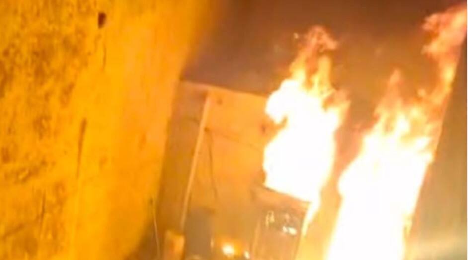 Punjab News: ਪੰਜਾਬ 'ਚ ਦੇਰ ਰਾਤ ਮੱਚੀ ਹਫੜਾ-ਦਫੜੀ, ਘਰਾਂ ਤੋਂ ਬਾਹਰ ਨਿਕਲ ਆਏ ਲੋਕ; ਜਾਣੋ ਕਿਉਂ ਫੈਲੀ ਦਹਿਸ਼ਤ... Chaos broke out in Punjab late at night, people came out of their homes; know why panic spread details inside Punjab News: ਪੰਜਾਬ 'ਚ ਦੇਰ ਰਾਤ ਮੱਚੀ ਹਫੜਾ-ਦਫੜੀ, ਘਰਾਂ ਤੋਂ ਬਾਹਰ ਨਿਕਲ ਆਏ ਲੋਕ; ਜਾਣੋ ਕਿਉਂ ਫੈਲੀ ਦਹਿਸ਼ਤ...