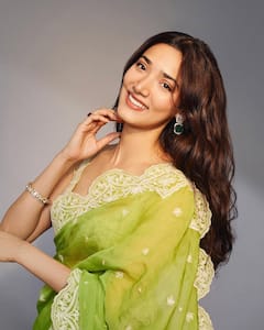 Medha Shankar Glows In Lime Green Saree: A Picture-Perfect Traditional Moment