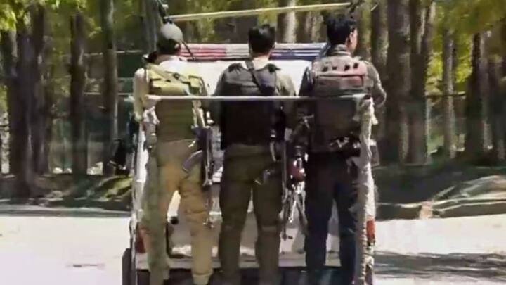 এবছর ২২ জানুয়ারি কাশ্মীরের পহেলগাঁওয়ে নিরীহ পর্যটকদের খুন করে জঙ্গিরা। বেছে বেছে পুরুষদের হত্যা করে। হিন্দু ধর্মাবলম্বী জেনেই খুন করা হয় ২৪ জনকে। এক খ্রিস্টানকেও খুন করে তারা। বাধা দিতে গেলে স্থানীয় মুসলিম যুবককেও হত্যা করে।