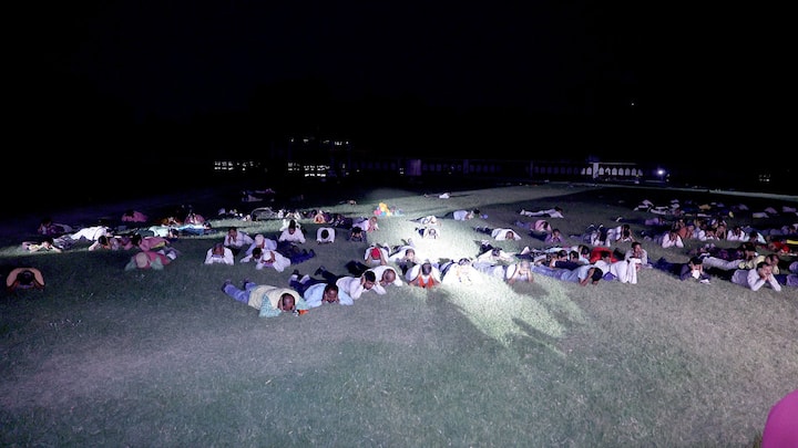 उत्तर प्रदेश स्थित लखनऊ में मॉक ड्रिल आयोजित किया गया. इस दौरान राज्य के मुख्यमंत्री योगी आदित्यनाथ, राज्य पुलिस के महानिदेशक प्रशांत कुमार, योगी कैबिनेट में मंत्री स्वतंत्र देव सिंह मौजूद रहे.