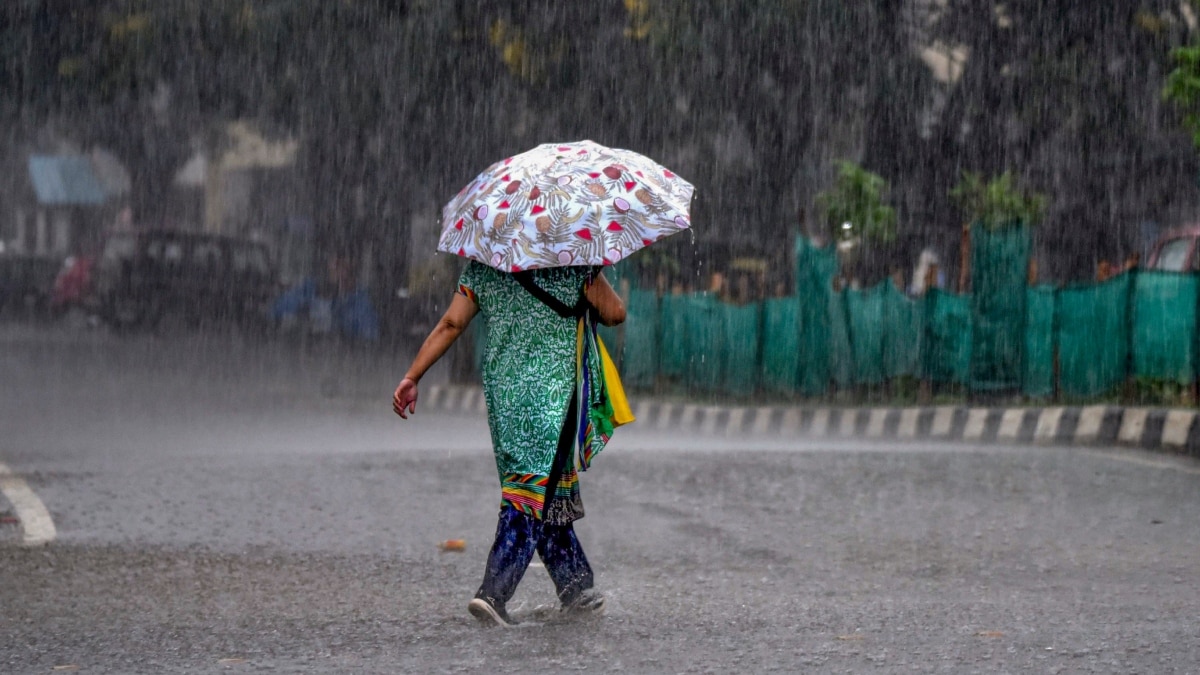 Bihar Weather: सावधान! बिहार में आज कैसा मौसम? अररिया समेत इन 3 जिलों में आंधी-पानी अलर्ट, वज्रपात से बचें