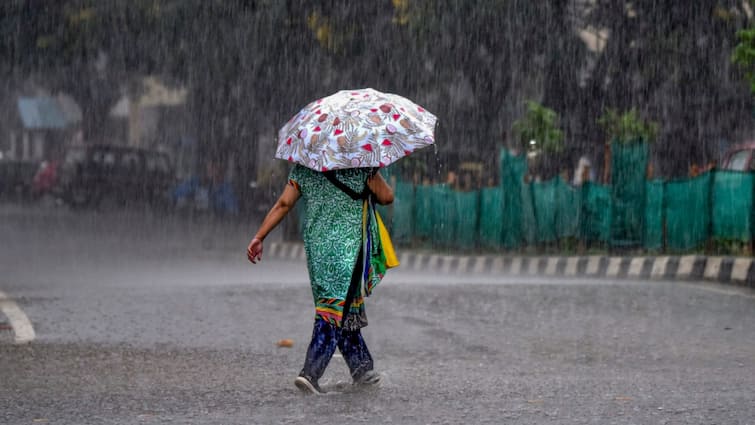 UP Weather: यूपी में मौसम ने बदली करवट, इस दिन तक बारिश के आसार, आंधी-तूफान का भी अलर्ट