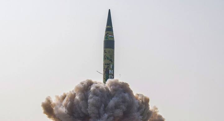 पाकिस्तान की इन खतरनाक मिसाइलों का सामना करने के लिए भारत के पास निर्भय जैसी क्रूज मिसाइल है, जिसकी रेंज 1500 किलोमीटर और स्पीड 1110 किमी/घंटा है. यह पाकिस्तान की बाबर जैसी मिसाइलों को टक्कर देने में पूरी तरह सक्षम है.