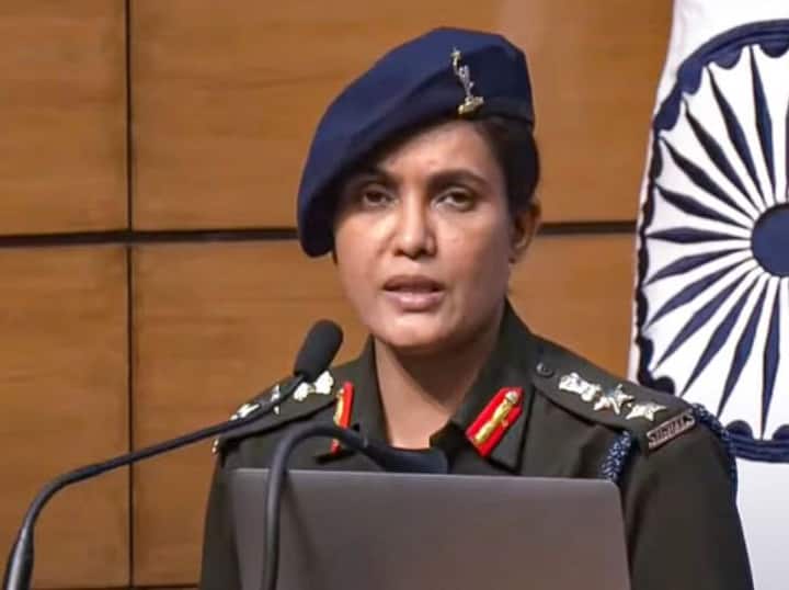 कर्नल सोफिया कुरेशी आणि विंग कमांडर व्योमिका सिंह यांनी ऑपरेशन सिंदूरची सकाळी माहिती दिली. सोफिया कुरेशी या भारतीय सैन्यात लेफ्टनंट कर्नल आहेत.