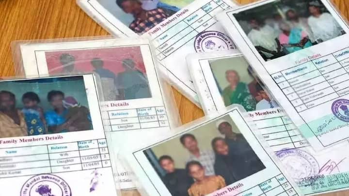 आपको बता दें उत्तर प्रदेश में योगी सरकार की ओर से लोगों का राशन कार्ड बनवाने के लिए अभियान चला कर उनकी पात्रता की पहचान की जा रही है. जिससे सभी जरूरतमंदों को सरकार की फ्री राशन सुविधा का लाभ मिल सके.