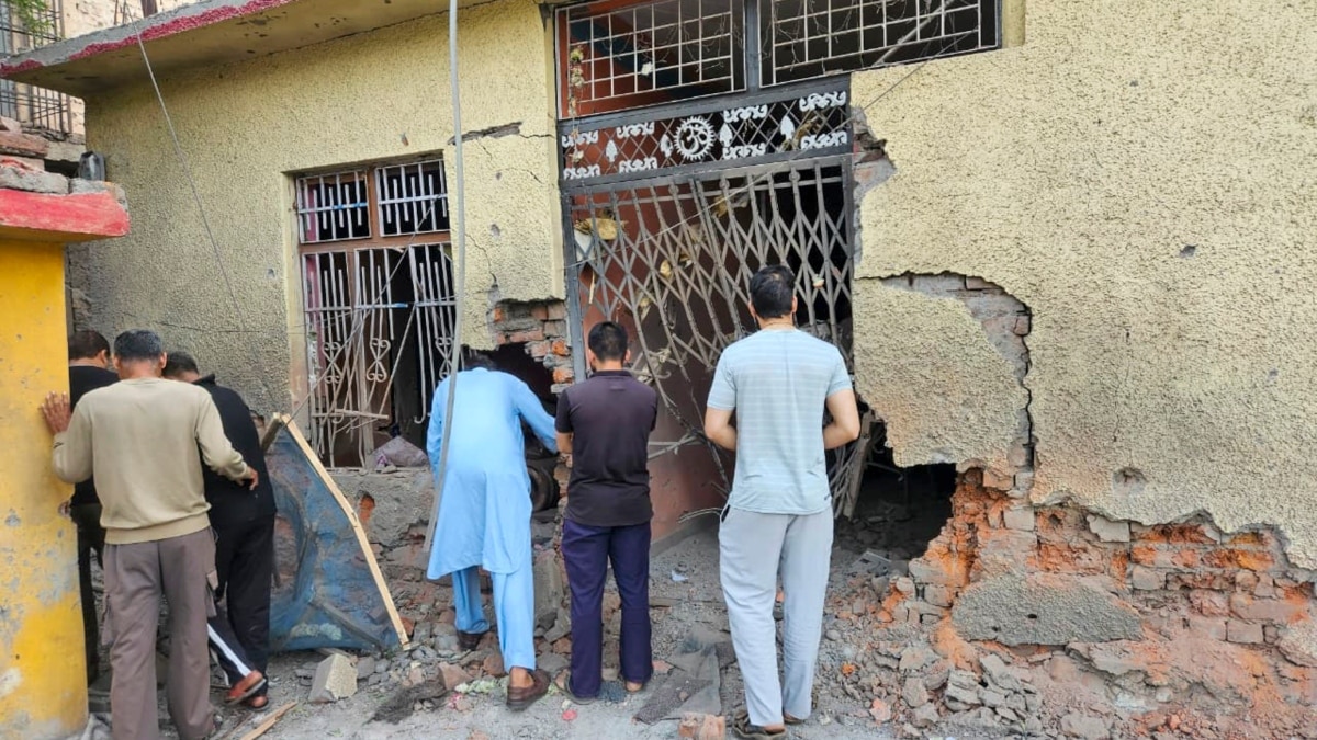 एयर स्ट्राइक के बाद पाकिस्तान ने की फायरिंग, जम्मू में LoC पर अलर्ट, लोगों को किया गया शिफ्ट