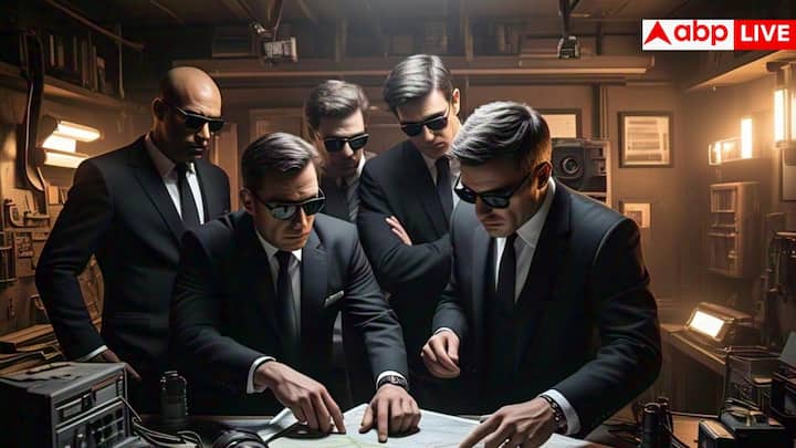 भारत के खिलाफ आतंक फैलाने में पाकिस्तान की इस खुफिया एजेंसी का एक बड़ा हाथ बताया जाता है. इसका कश्मीर सेंट्रिक स्ट्रैटेजिक ऑपरेशन चलता रहता है, जिसके लिए इनके पास खूब पैसा होता है.