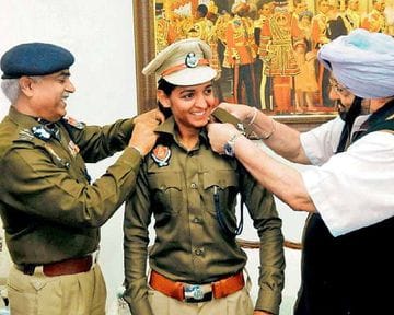 ਭਾਰਤੀ ਮਹਿਲਾ ਕ੍ਰਿਕਟਰ ਹਰਮਨਪ੍ਰੀਤ ਕੌਰ ਪੰਜਾਬ ਵਿੱਚ ਡਿਪਟੀ ਸੁਪਰਡੈਂਟ ਆਫ਼ ਪੁਲਿਸ (ਡੀਐਸਪੀ) ਹੈ।