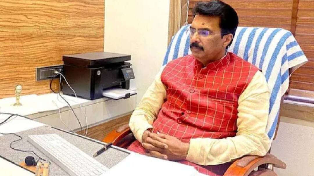 Revenue and Land Reforms Minister Sanjay Saraogi held review meeting with the Zonal Officers regarding land survey ANN Bihar Land survey: राजस्व एवं भूमि सुधार मंत्री संजय सरावगी अंचलाधिकारियों से नाराज, भूमि सर्वे पर समीक्षा बैठक में लगाई क्लास