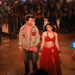 राजकुमार राव संग किया रोमांस, कभी गोद में बैठी तो कभी गले से लगाया, Dhanshree Verma ने हाई स्लिट ड्रेस में ढाया कहर