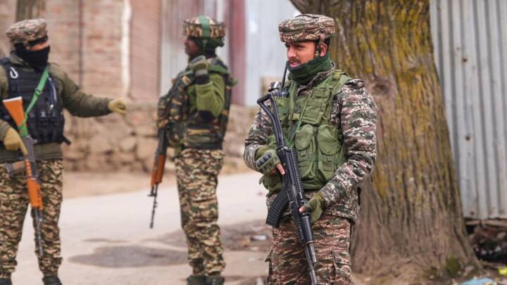 সেবছর ২৬ ফেব্রুয়ারি পাকিস্তানের বালাকোটে জঙ্গিদের ঘাঁটিতে হানা দেয় ভারতের বায়ুসেনা। জইশের ঘাঁটি গুঁড়িয়ে দেয়। সেবার ১২ দিনের মাথায় স্ট্রাইক চালানো হয়।