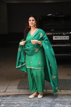 घर के फंक्शन के लिए परफेक्ट है निम्रत कौर जैसा ग्रीन सूट, सिंपल आउटफिट में लगेंगी एलिगेंट