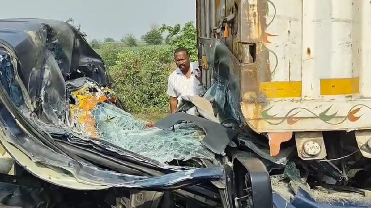 अलीगढ़ में भीषण सड़क हादसा, कैंटर से टकराया पुलिस वाहन, SI और अपराधी सहित 5 की मौत
