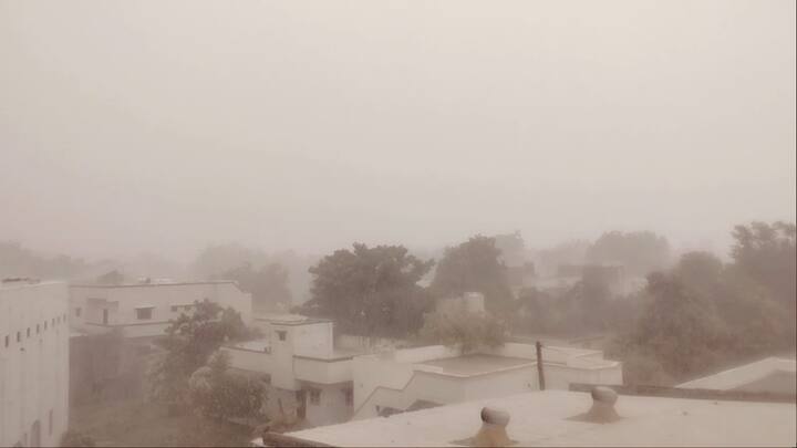 આજે સૌરાષ્ટ્ર અને કચ્છ સહિત આ જિલ્લાઓમાં ભારે વરસાદ: આજે, ૮ મે, ૨૦૨૫ ના રોજ સૌરાષ્ટ્ર અને કચ્છ સહિત રાજ્યના કેટલાક વિસ્તારોમાં ભારે વરસાદ પડવાની આગાહી કરવામાં આવી છે. ખાસ કરીને, જૂનાગઢ, અમરેલી, ભાવનગર (સૌરાષ્ટ્ર), સુરત, નવસારી, વલસાડ (દક્ષિણ ગુજરાત), સાબરકાંઠા અને અરવલ્લી (ઉત્તર ગુજરાત) જેવા જિલ્લાઓમાં ભારે વરસાદની શક્યતા વ્યક્ત કરવામાં આવી છે.