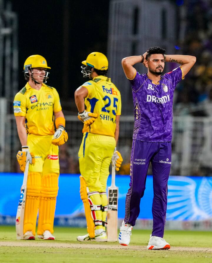 In last two days three stadium were threatened to bomb during ipl 2025 operation sindoor jaipur sawai man singh 20 कोलकाता नाइट राइडर्स और चेन्नई सुपर किंग्स के बीच बुधवार को मैच खेला गया. इस दौरान क्रिकेट एसोसिएशन ऑफ बंगाल को ईडन गार्डन्स स्टेडियम को बम से उड़ाने की धमकी भरा ईमेल आया. जिसके बाद मैच में सिक्योरिटी बढ़ा दी गई थी.