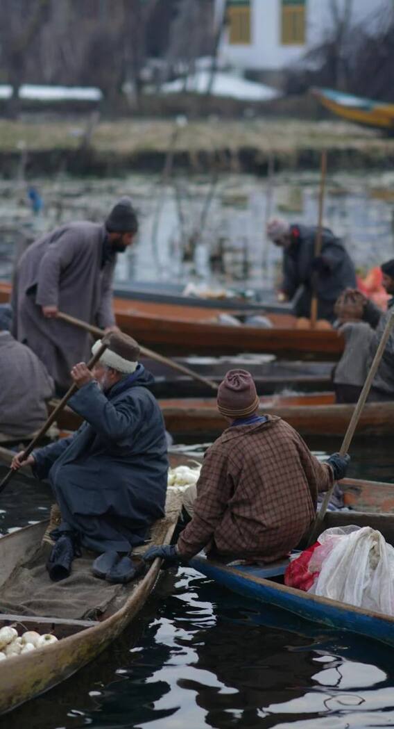 पाकिस्तान में अमेरिका के कितने लोग रहते हैं?