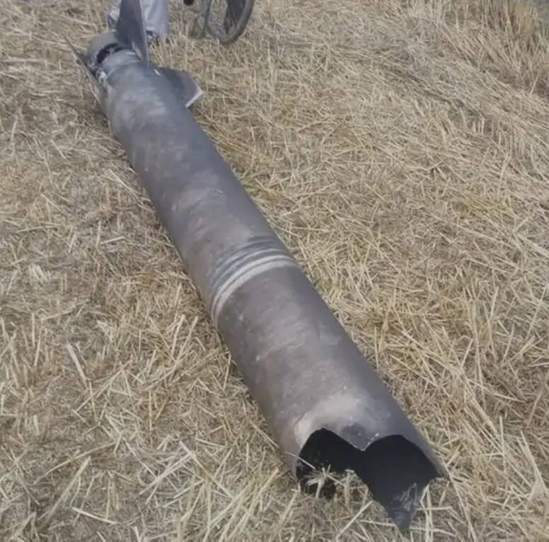 Punjab News: ਪੰਜਾਬ 'ਚ ਲਗਾਤਾਰ 6 ਧਮਾਕਿਆਂ ਤੋਂ ਬਾਅਦ 3 ਪਿੰਡਾਂ 'ਚ ਡਿੱਗੇ ਰਾਕੇਟ, ਸਾਹਮਣੇ ਆਈਆਂ ਤਸਵੀਰਾਂ; ਫੈਲੀ ਦਹਿਸ਼ਤ...