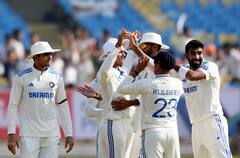 Indian Cricket Team: রোহিতের বিকল্প বুমরা নন! ভারতীয় টেস্ট দলের অধিনায়ক হওয়ার দৌড়ে এগিয়ে অন্য এক তারকা?