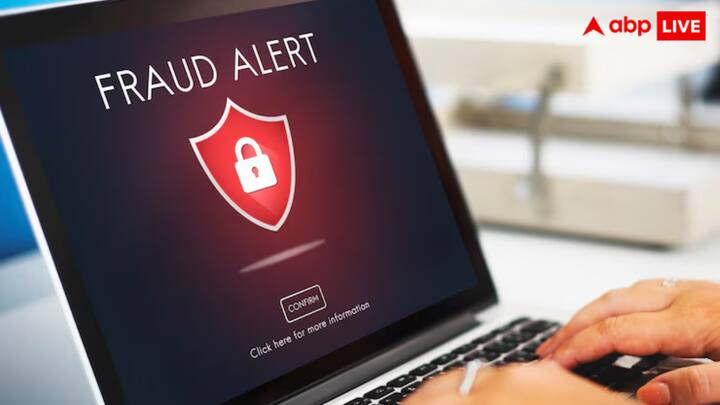 साइबर एक्सपर्ट्स का कहना है कि अब स्कैमर्स बहुत चालाक हो गए हैं. इसलिए अब सिर्फ स्मार्टफोन नहीं, आपको खुद भी स्मार्ट यूजर बनना होगा. चाहें फोटो हो या फॉरवर्ड मैसेज सतर्क रहें, सुरक्षित रहें.