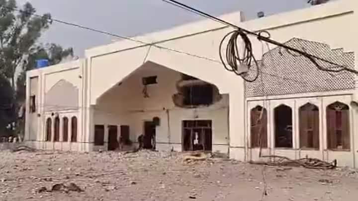 ઓપરેશન સિંદૂરમાં લશ્કરનો એક મોટો આતંકવાદી ઠાર મરાયો. અબ્દુલ મલિક લશ્કરી કાર્યવાહીમાં માર્યો ગયો. ભારતીય સેનાની કાર્યવાહી બાદ પાકિસ્તાને જૈશના મુખ્યાલયની બહાર પોતાની સેના તૈનાત કરી દીધી છે.