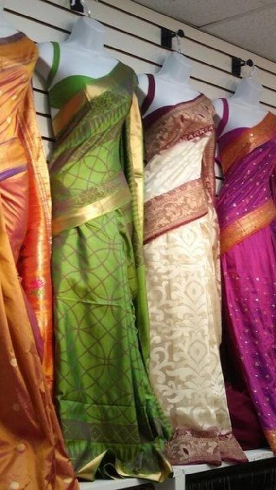 चूड़ी-साड़ी से लेकर पारंपरिक गहनों तक, मदर्स डे पर राजस्थान की इन मार्केट्स से कराएं खास शॉपिंग