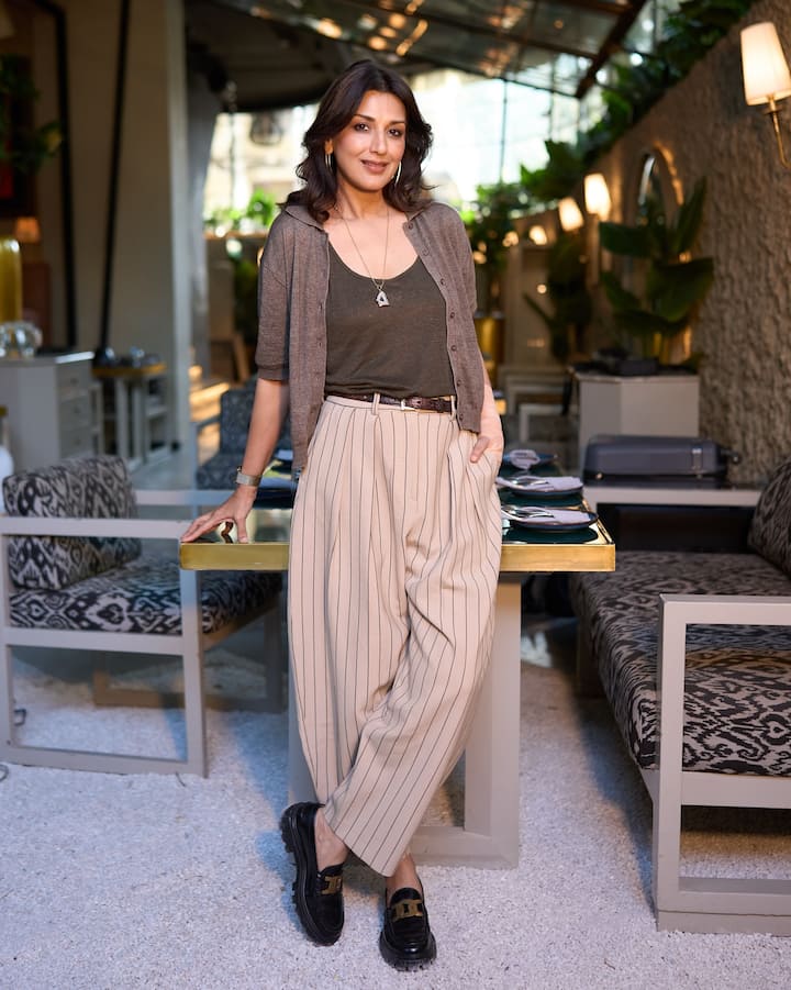 सोनाली तिच्या बोल्ड आणि हॉट लूकमुळे चर्चेत असते.