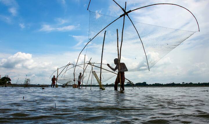 উইকেন্ডে কলকাতার তাপমাত্রা ৩৮ থেকে ৪০ ডিগ্রি এবং পশ্চিমের জেলাগুলির তাপমাত্রা ৪০ থেকে ৪২ ডিগ্রিতে পৌঁছতে পারে বলে অনুমান আবহাওয়াবিদদের।