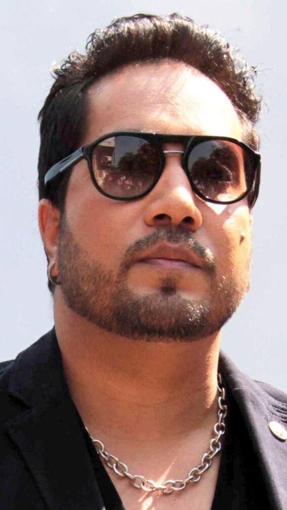 जब प्रियंका चोपड़ा के सामने खूब रोए थे मिका सिंह, जानें क्या थी वजह