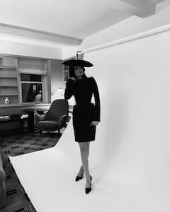 Kendall Jenner Nails Monochrome Glam In Vintage Couture, See Pics