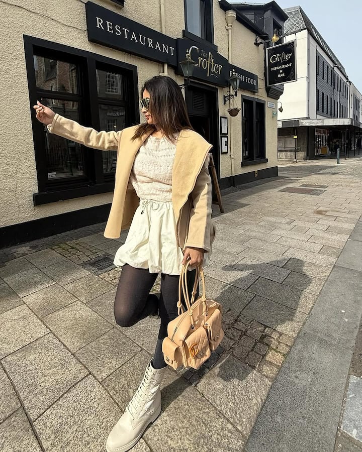 Oversized sunglasses gave her ensemble a glamorous finish.