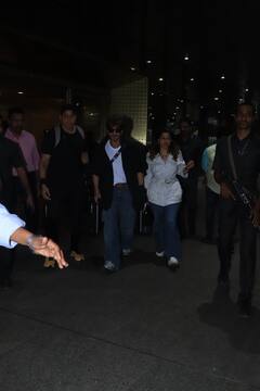 Shah Rukh Khan Pics: मेट गाला में जलवा बिखेरने के बाद मुंबई लौटे शाहरुख खान, एयरपोर्ट पर दिखा कूल लुक