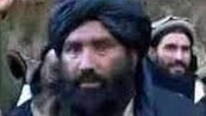 মাসুদ যখন জইশ-ই-মহম্মদের সূচনার সিদ্ধান্ত নেয়, সেই সময় তাকে পাকিস্তানের ISI সমর্থন জোগায় বলে জানা যায়। আফগানিস্তানের তদানীন্তন তালিবান, ওসামা বিন লাদেন এবং অন্য সংগঠনগুলির সমর্থনও মেলে। পারিবারিক ব্যবসার মতোই জইশ-কে চালায় মাসুদের পরিবার।