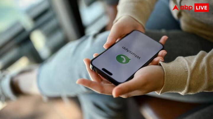 इस तरह एक क्लिक में ही आपका बैंक खाता खाली हो सकता है और आपको पता भी नहीं चलेगा. कई मामलों में स्कैमर आपकी पहचान की नकल (ID cloning) करके फर्जी अकाउंट भी बना सकते हैं.