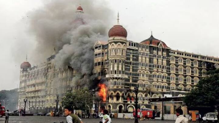 ২০০৮ সালের ২৬/১১ মুম্বই হামলার জন্য মাসুদকে দায়ী করা হয়। সে বছর ডিসেম্বর মাসে মাসুদকে গ্রেফতার করা হয়েছে বলে দাবি শোনা যায়। কিন্তু পাকিস্তান সরকার জানায়, মাসুদকে গ্রেফতার করা হয়নি, সে কোথায় আছে তা জানা নেই তাদের। দু’বছর অজ্ঞাতবাসে থাকার র ২০১৪ সালের ২৬ জানুয়ারি মুজফ্ফরাবাদের সভায় ফের কাশ্মীরে জিহাদের ঘোষণা করে মাসুদ। সেবছর মার্চ মাসে জইশ জানায়, ভারতের শ্রীনগরে রয়েছে মাসুদ।