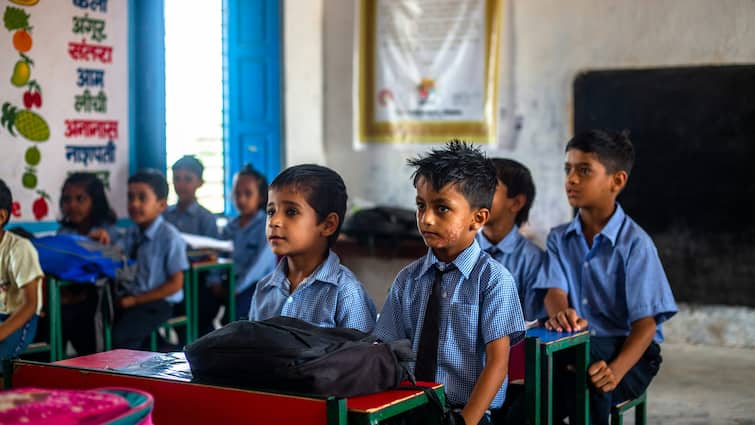 उत्तराखंड में भारी बारिश का रेड-ऑरेंज अलर्ट जारी, इन 12 जिलों के स्कूलों में आज छुट्टी ऐलान