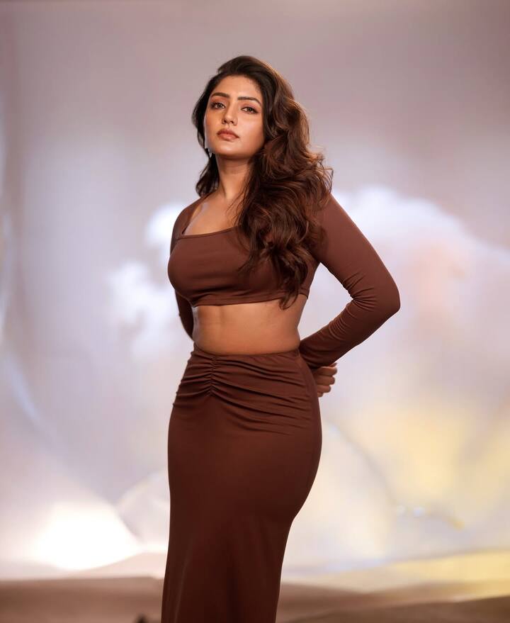 ఈషా రెబ్బా నటించిన సూపర్ హిట్ వెబ్ సిరీస్ త్రీ రోజెస్ సీక్వెల్ త్వరలో ఆహాలో స్ట్రీమింగ్ కానుంది అందులో ఆవిడ చిన్న అతిథి పాత్రలో సందడి చేసినట్టు తెలుస్తోంది. (Image Courtesy: yourseesha / Instagram)