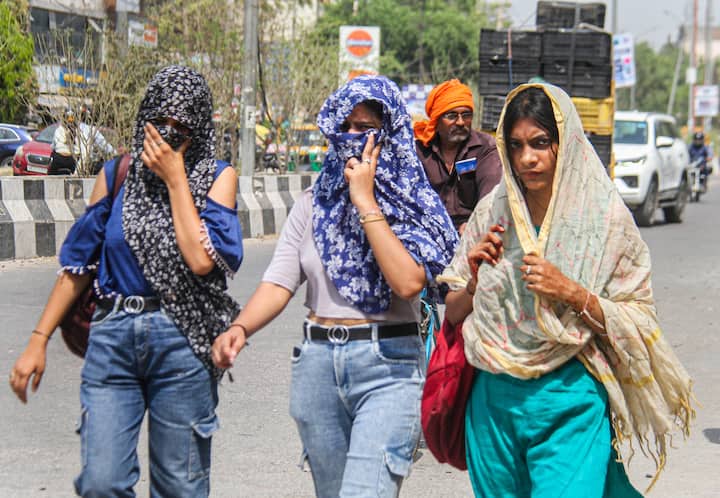 मौसम विभाग के अधिकारी ने बताया कि अगले पांच दिनों में तापमान में पांच डिग्री सेल्सियस की वृद्धि हो सकती है.