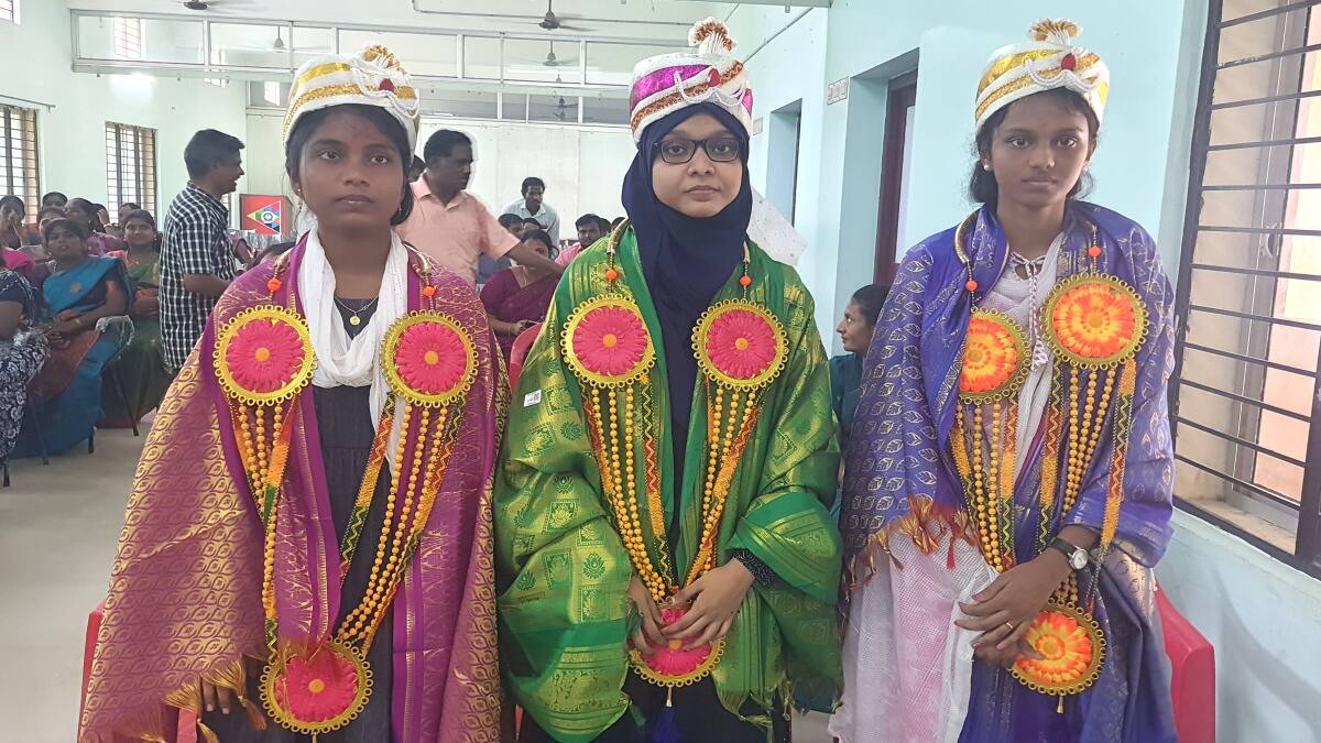 TN 12th Result 2025: பன்னிரெண்டாம் வகுப்பு பொதுத்தேர்வில் மாநில அளவில் முதலிடம் பிடித்த மாற்றுத்திறனாளி மாணவர்...! யார் தெரியுமா?