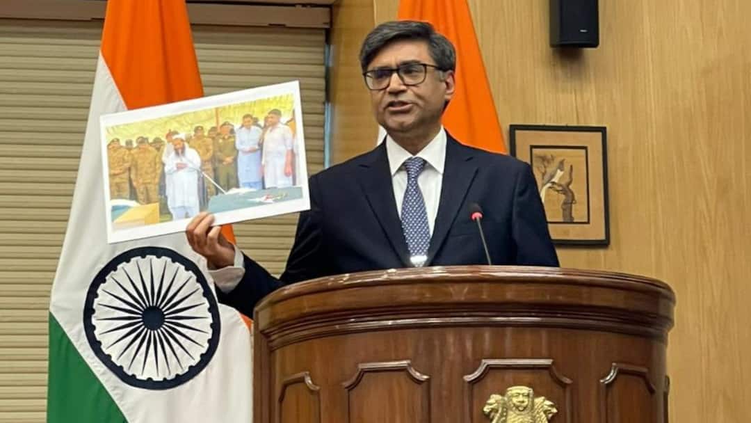 'Coffins Draped In Pakistani Flags...': India Vikram Misri Questions Claim Of 'Civilian Deaths' 'Coffins Draped In Pakistani Flags...': India Questions Claim Of 'Civilian Deaths'