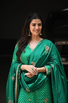 घर के फंक्शन के लिए परफेक्ट है निम्रत कौर जैसा ग्रीन सूट, सिंपल आउटफिट में लगेंगी एलिगेंट