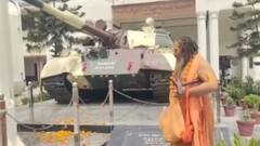 परमहंस आचार्य ने की 1971 के युद्ध में पाक को धूल चटाने वाले टैंक की पूजा, बोले- 'भगवान राम...'